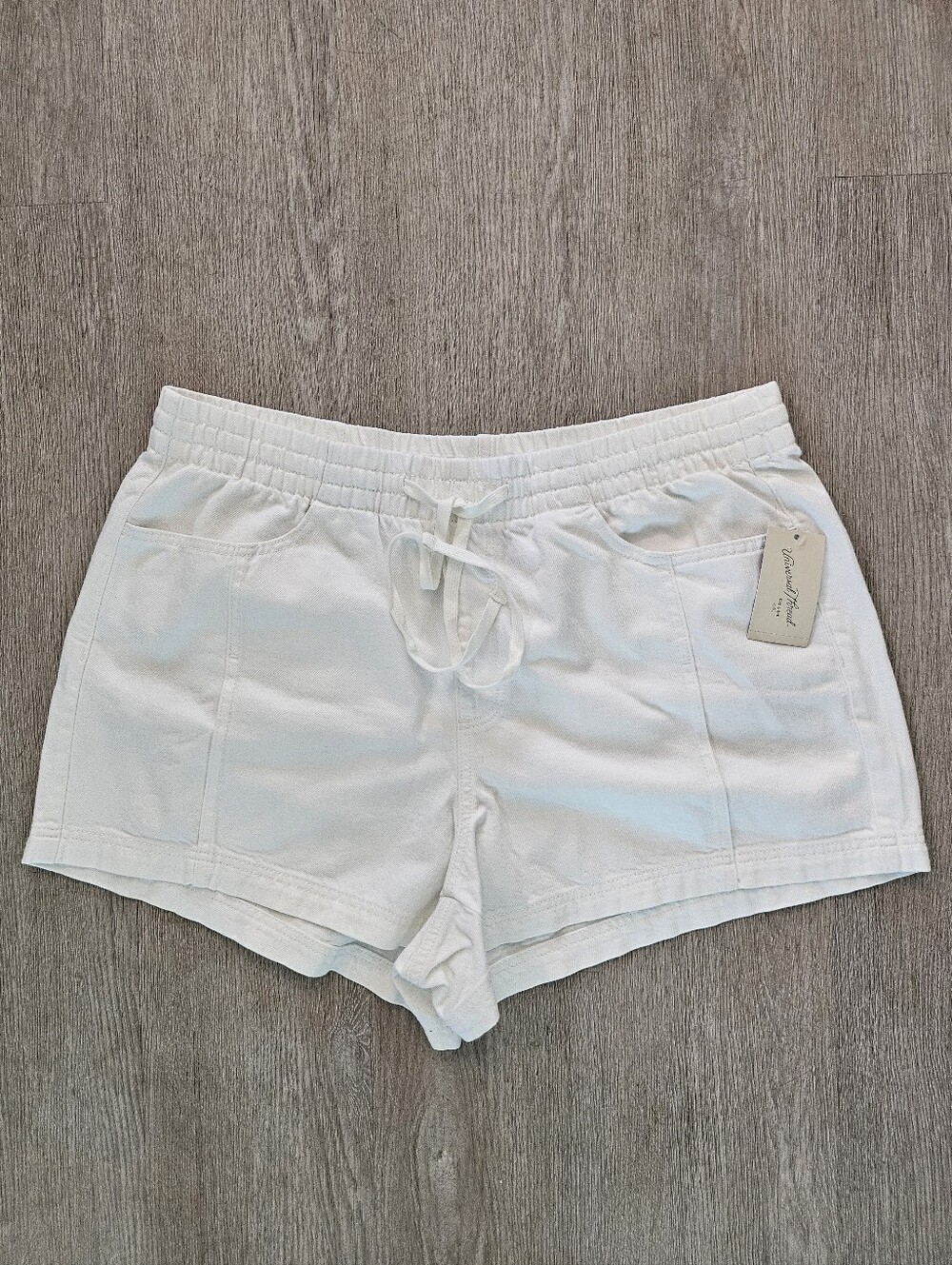 20- Universal Thread- Cream Elastic Waist Shorts- NWT